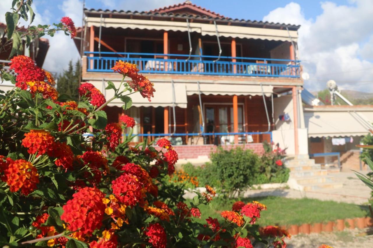 Guesthouse Rondo Himare Exterior photo