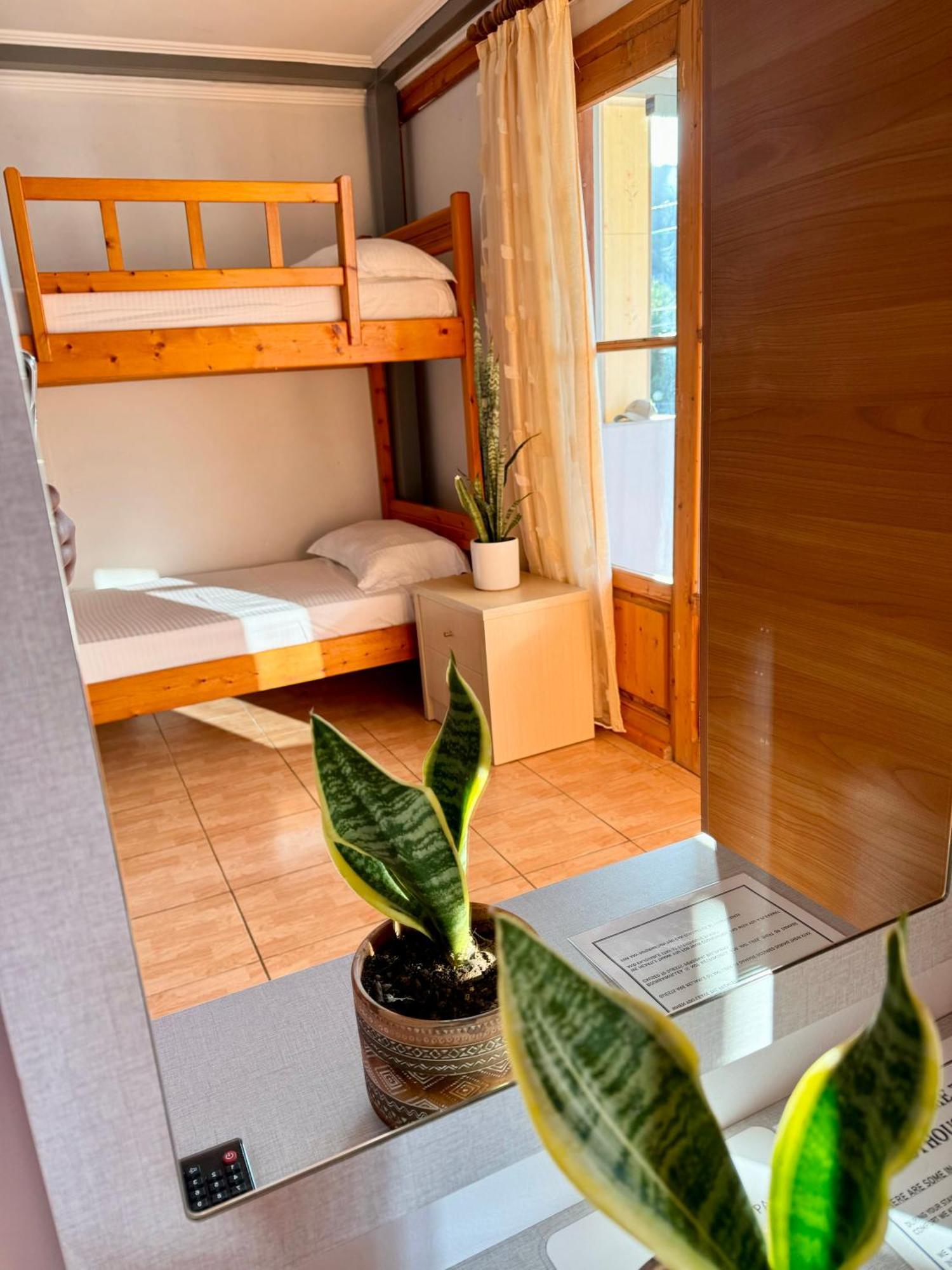 Guesthouse Rondo Himare Exterior photo