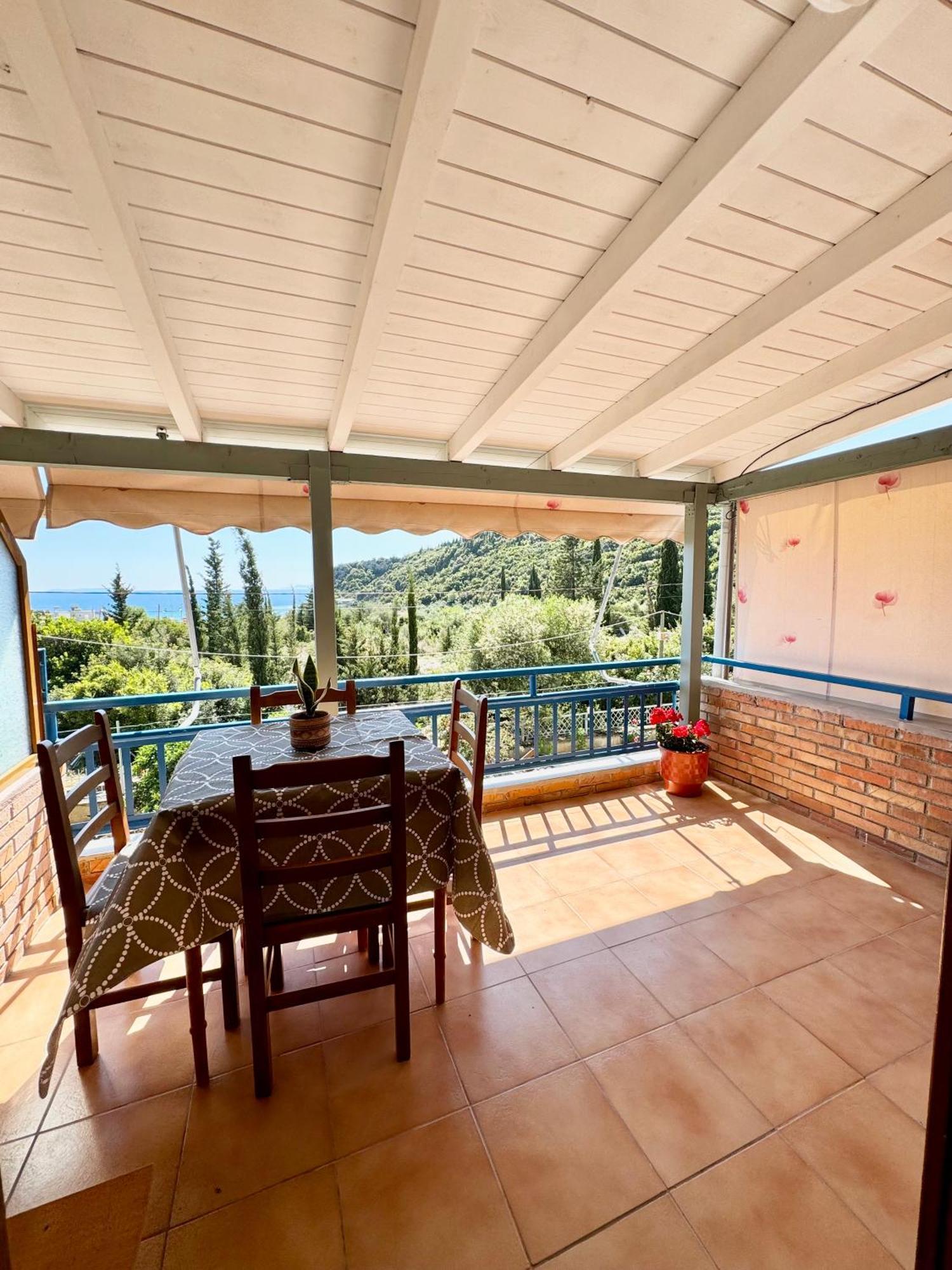 Guesthouse Rondo Himare Exterior photo