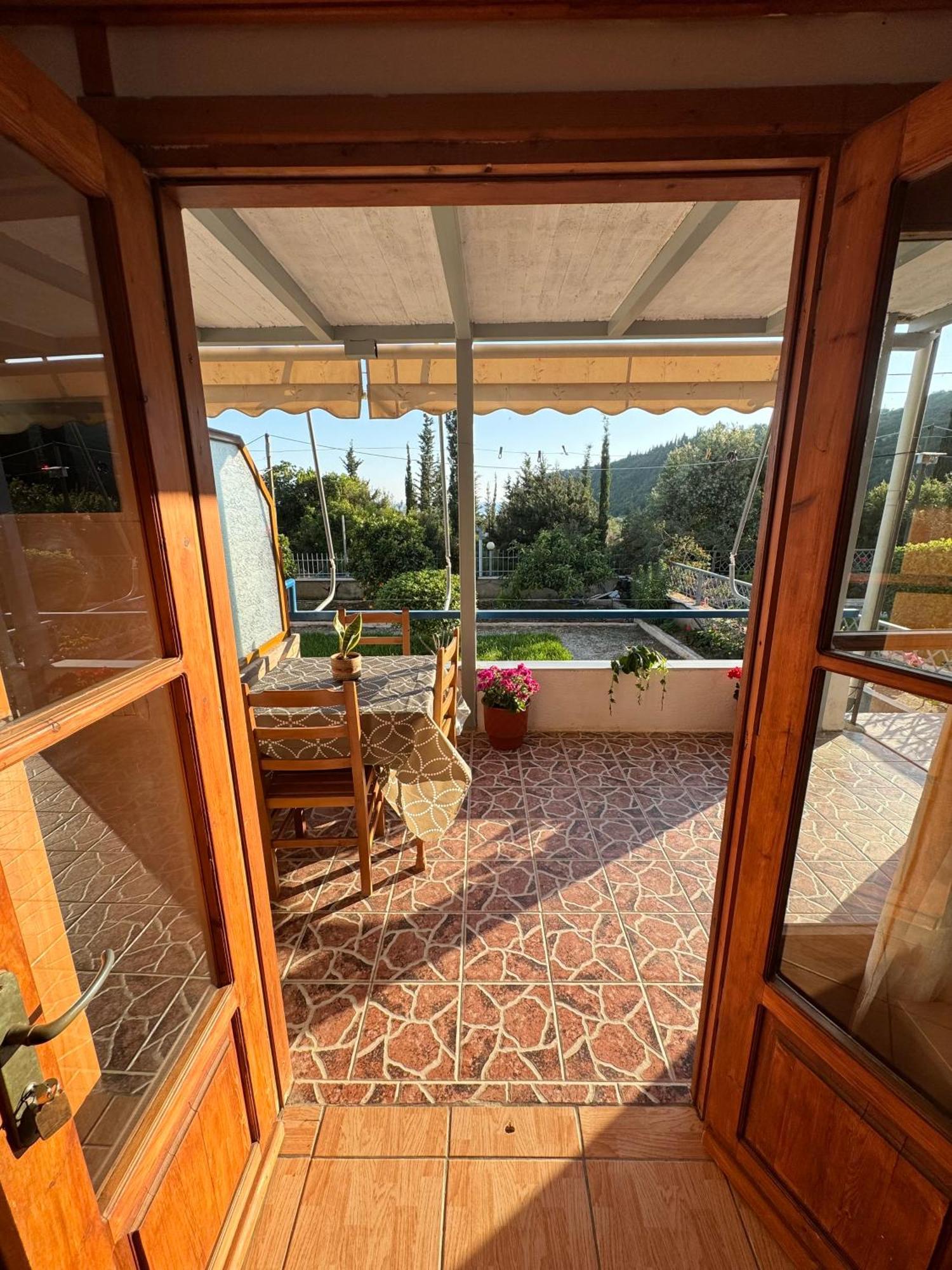 Guesthouse Rondo Himare Exterior photo