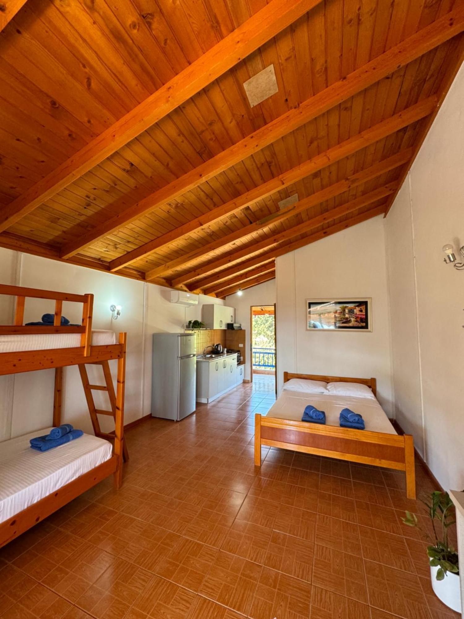 Guesthouse Rondo Himare Exterior photo