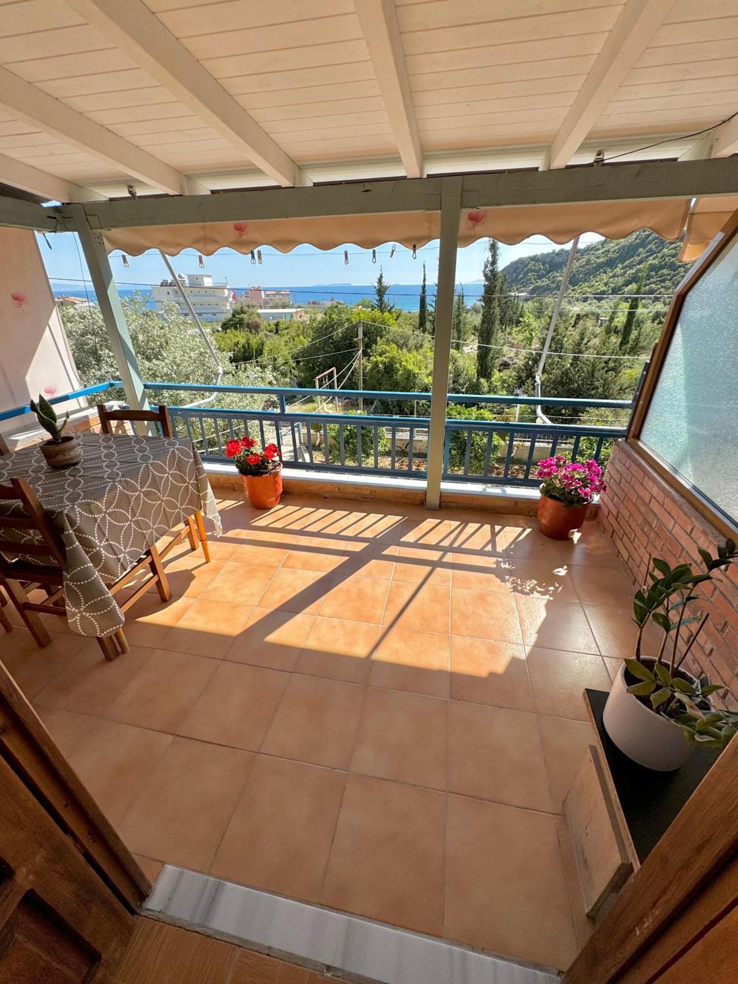 Guesthouse Rondo Himare Exterior photo