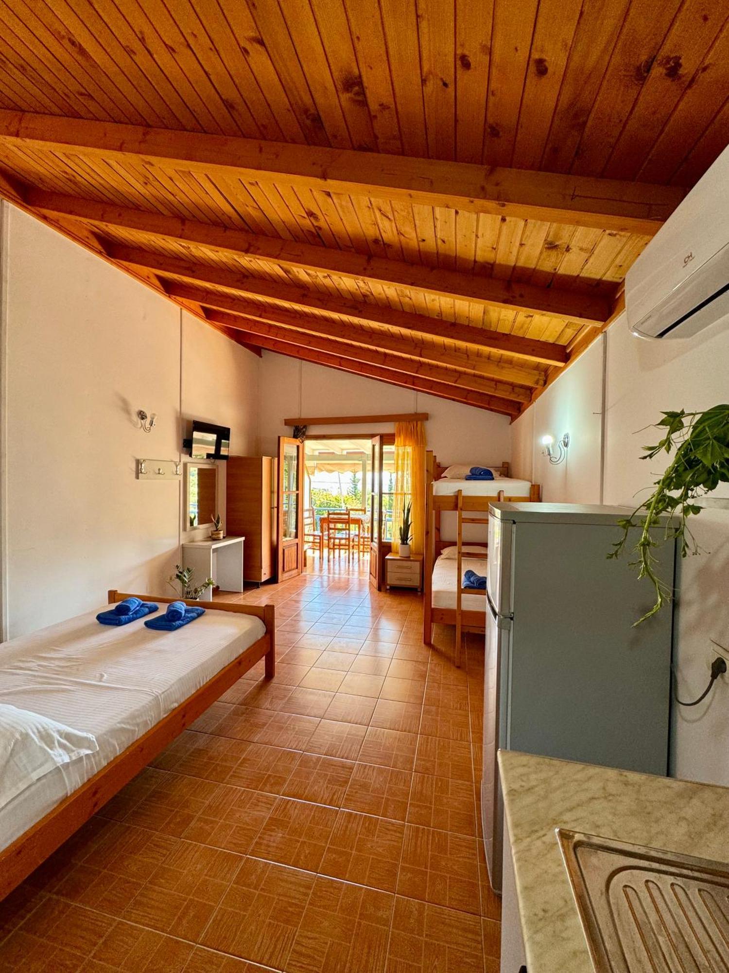 Guesthouse Rondo Himare Exterior photo
