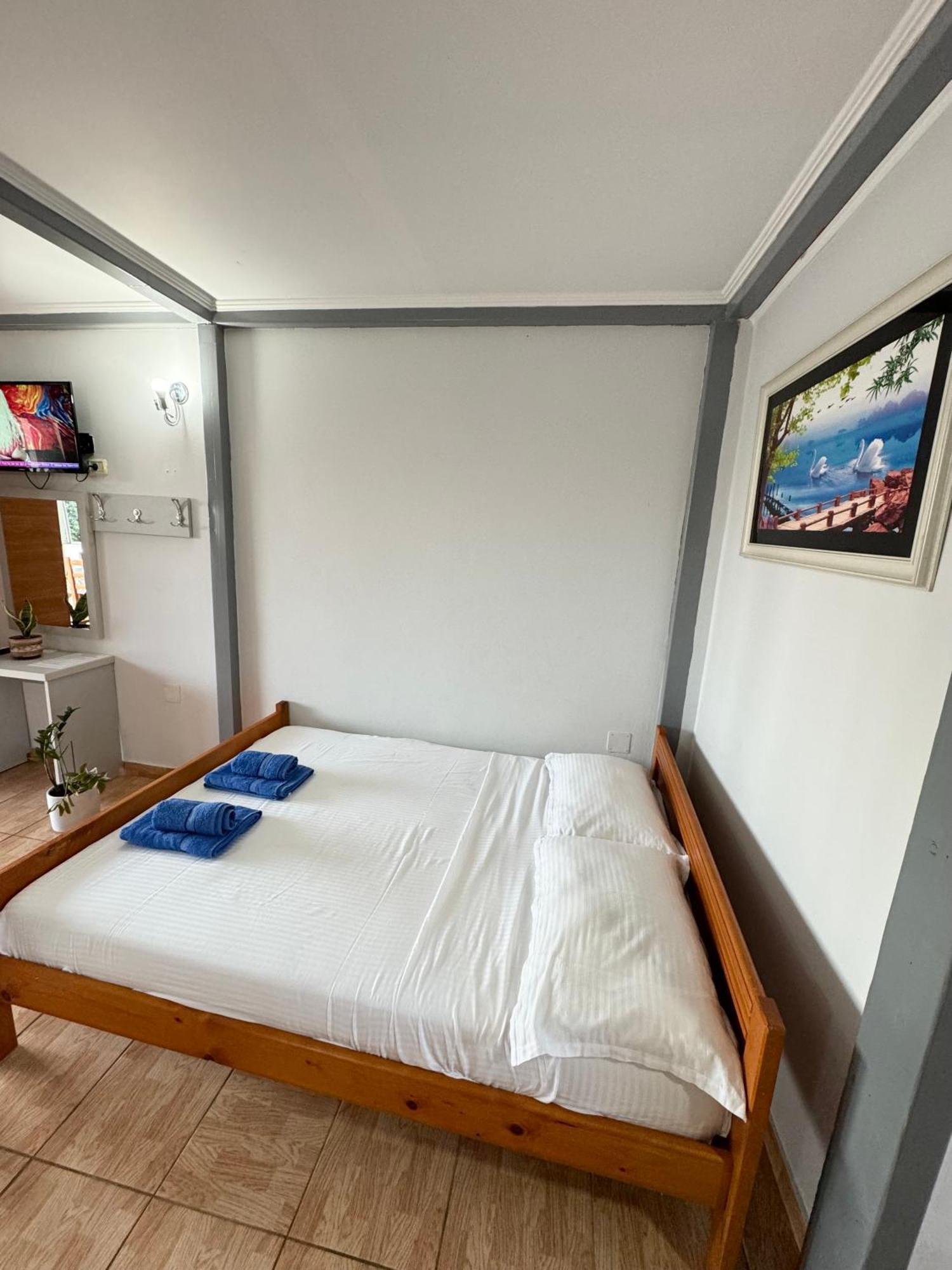 Guesthouse Rondo Himare Exterior photo