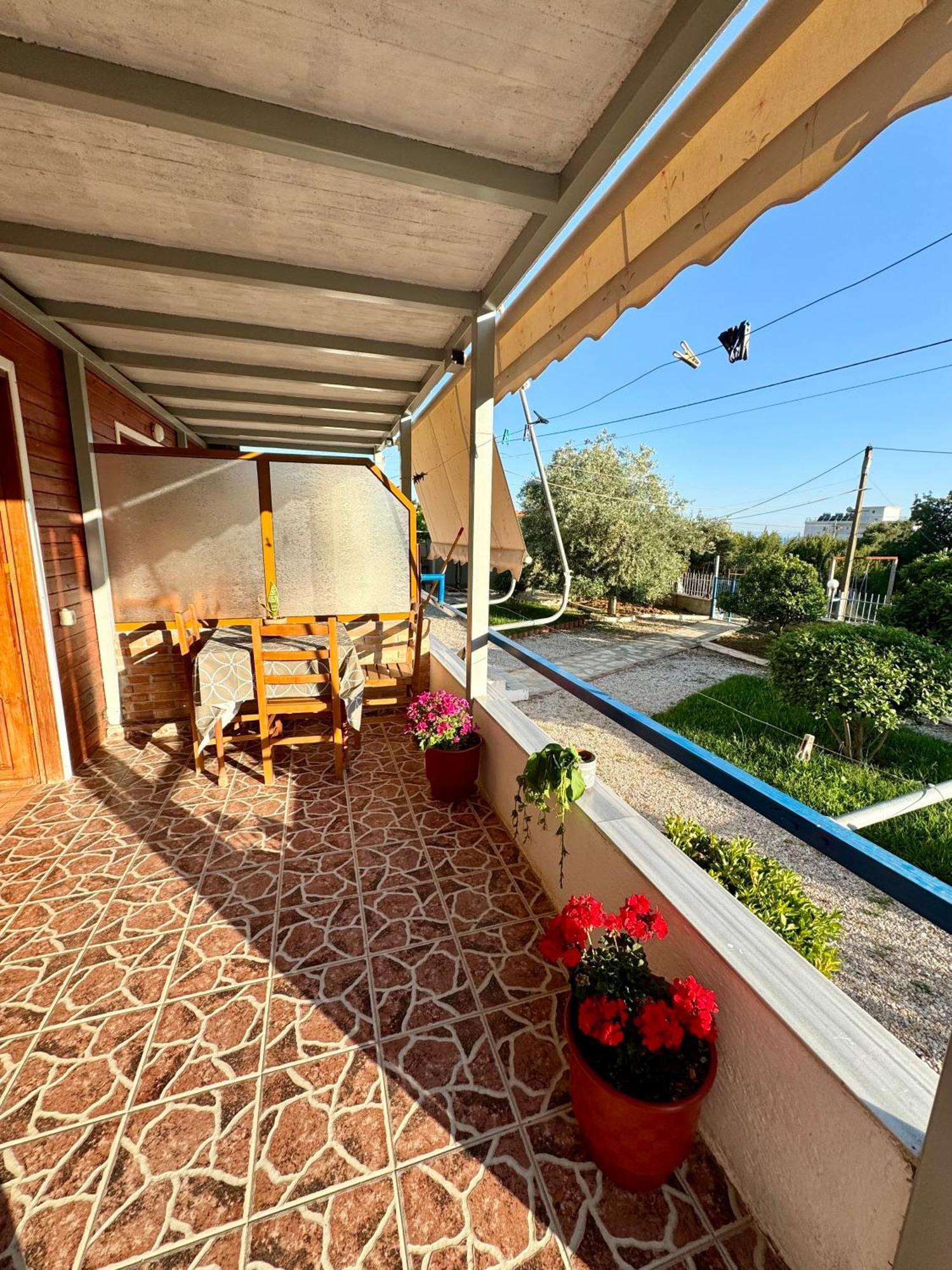 Guesthouse Rondo Himare Exterior photo